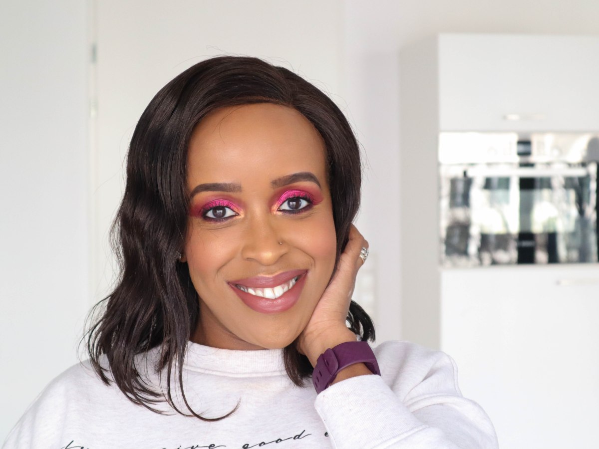 Flirty bright monochromatic pink makeup&nbsp;look
